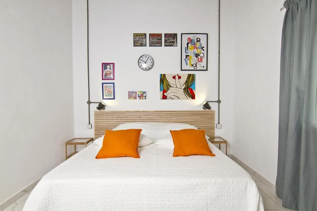 Hotel apartamentowy Cresta Beach Studios St. Julian's