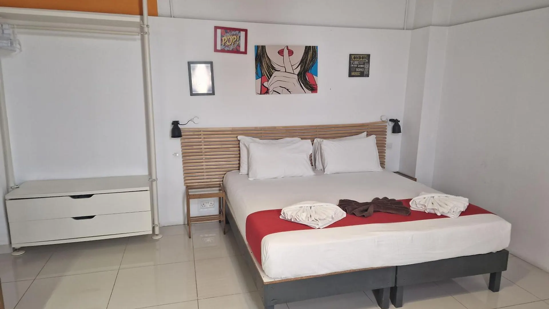 Hotel apartamentowy Cresta Beach Studios St. Julian's